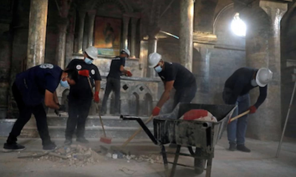 Μοσούλη: Νέοι μουσουλμάνοι καθαρίζουν εκκλησίες και συνεργάζονται στην επιστροφή των Χριστιανών